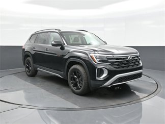 New 2025 Volkswagen Atlas Peak Edition SE image 1