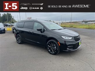 New 2026 Chrysler Pacifica Limited w/ Uconnect Theater Family Group image 1