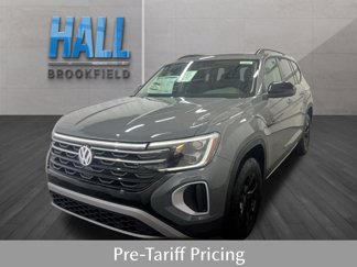 New 2025 Volkswagen Atlas Peak Edition SE image 1