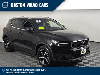 Certified 2025 Volvo XC40 B5 Core image 1