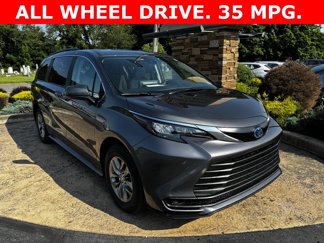 Used 2024 Toyota Sienna LE image 1