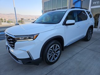 Used 2025 Honda Pilot Elite image 1