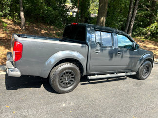 Used 2010 Nissan Frontier SE image 1