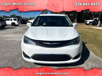 Used 2019 Chrysler Pacifica Touring-L image 1