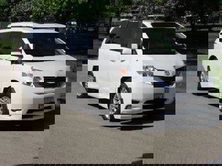 Used 2014 Toyota Sienna XLE image 1