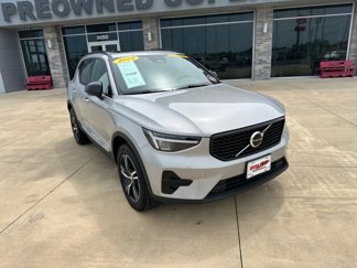 Used 2024 Volvo XC40 B5 Core image 1