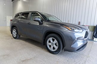 Used 2023 Toyota Highlander LE image 1