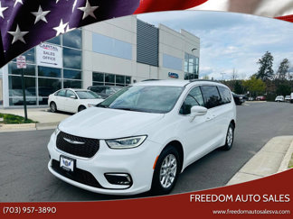 Used 2022 Chrysler Pacifica Touring-L image 1