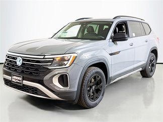 New 2025 Volkswagen Atlas Peak Edition SE image 1