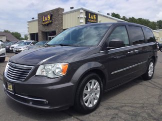 Used 2016 Chrysler Town & Country Touring w/ Driver Convenience Group image 1