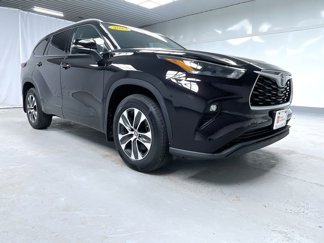 Certified 2022 Toyota Highlander XLE image 1