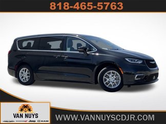 Used 2024 Chrysler Pacifica Touring-L image 1