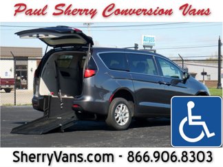 Used 2022 Chrysler Voyager LX image 1