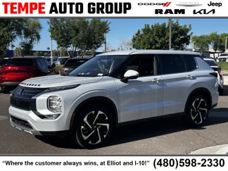 Used 2024 Mitsubishi Outlander SE image 1