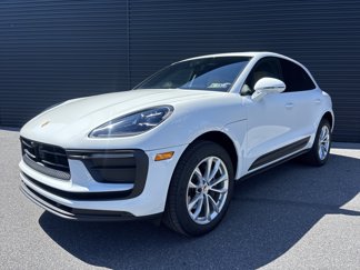 Certified 2025 Porsche Macan image 1