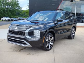 New 2025 Mitsubishi Outlander SE image 1