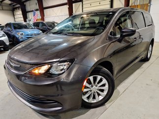 Used 2017 Chrysler Pacifica Touring w/ Tire & Wheel Group image 1