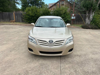 Used 2010 Toyota Camry LE image 1