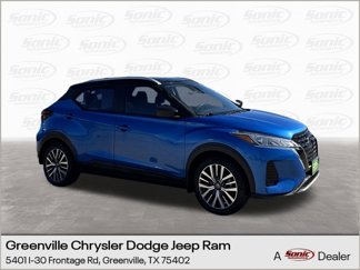 Used 2021 Nissan Kicks SV image 1