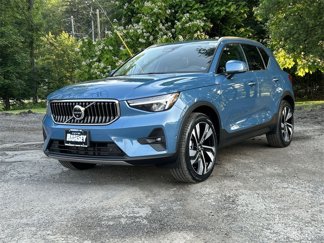 Used 2023 Volvo XC40 B5 Plus w/ Protection Package Premier image 1
