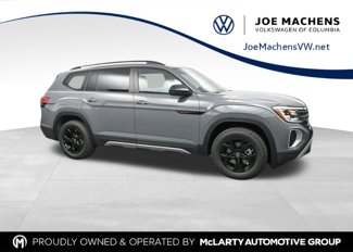 New 2025 Volkswagen Atlas Peak Edition SE image 1