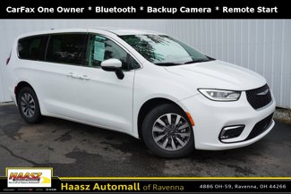 Used 2023 Chrysler Pacifica Touring-L image 1