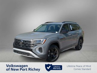 New 2025 Volkswagen Atlas Peak Edition SE image 1