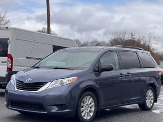 Used 2014 Toyota Sienna LE image 1