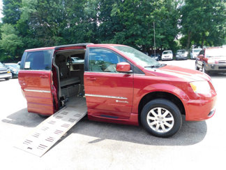 Used 2013 Chrysler Town & Country Touring image 1