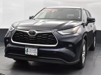Used 2023 Toyota Highlander LE image 1