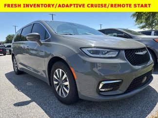 Used 2022 Chrysler Pacifica Touring-L image 1