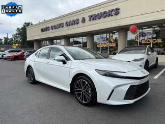 Used 2025 Toyota Camry XLE image 1