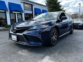 Used 2022 Toyota Camry SE image 1