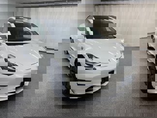 Used 2019 Tesla Model 3 Standard Range Plus image 1