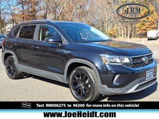 Used 2024 Volkswagen Taos SE w/ Black Wheel Package image 1
