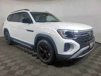 New 2025 Volkswagen Atlas Peak Edition SE image 1