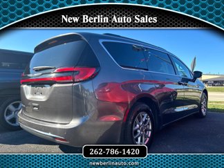 Used 2022 Chrysler Pacifica Touring image 1