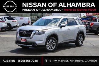 New 2025 Nissan Pathfinder SL image 1