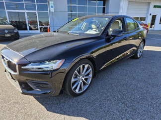 Used 2020 Volvo S60 T6 Momentum image 1