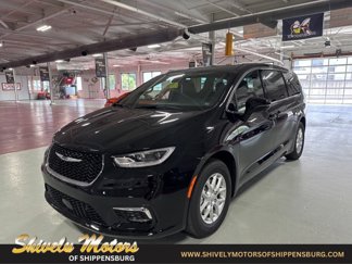 New 2025 Chrysler Pacifica Select image 1