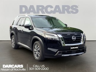 New 2025 Nissan Pathfinder SL image 1