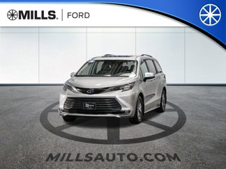 Used 2024 Toyota Sienna XLE image 1