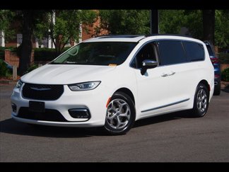 Used 2023 Chrysler Pacifica Limited image 1