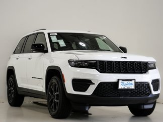 New 2025 Jeep Grand Cherokee Laredo image 1