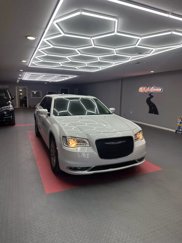 Used 2016 Chrysler 300 Limited image 1