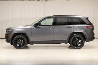 Used 2023 Jeep Grand Cherokee Altitude image 1