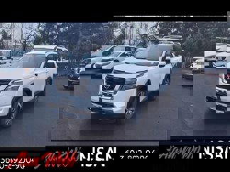 New 2025 Nissan Pathfinder SL image 1