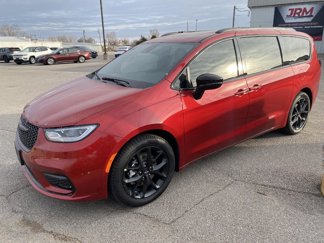 New 2025 Chrysler Pacifica Limited w/ Uconnect Theater Family Group image 1