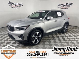 Used 2025 Volvo XC40 B5 Plus image 1