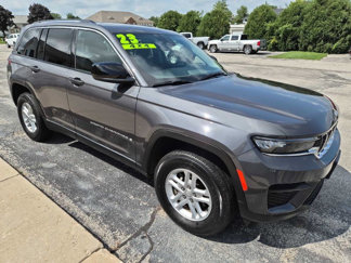Used 2023 Jeep Grand Cherokee Laredo image 1